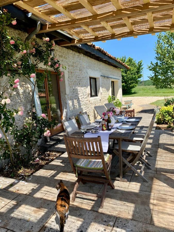 Chez Sarrazin Vila Brossac Exterior foto