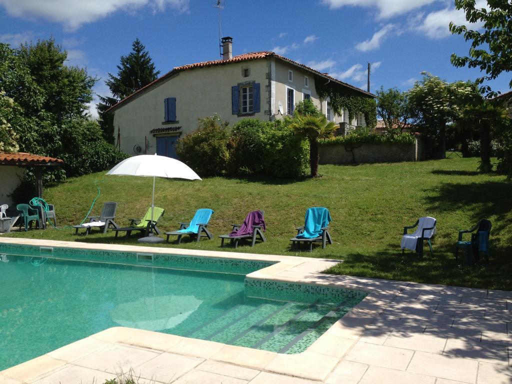 Chez Sarrazin Vila Brossac Exterior foto